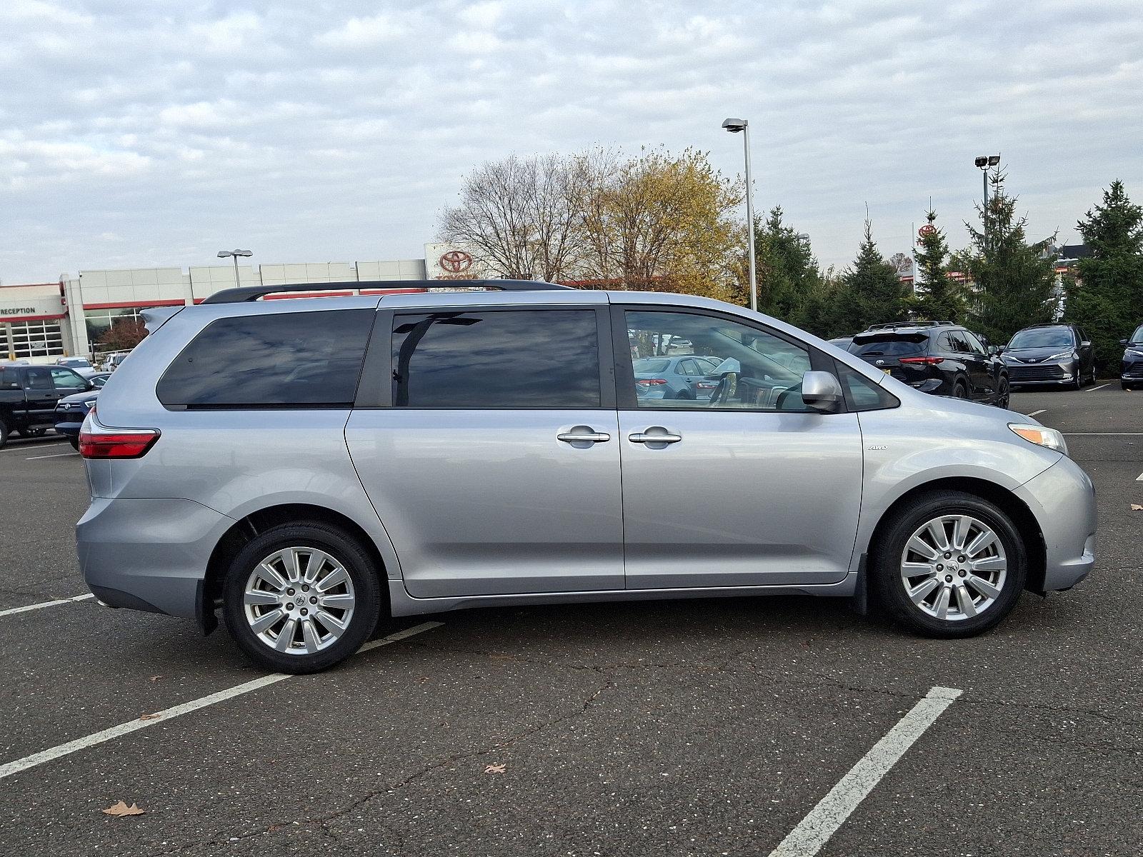 2017 Toyota Sienna Vehicle Photo in Trevose, PA 19053