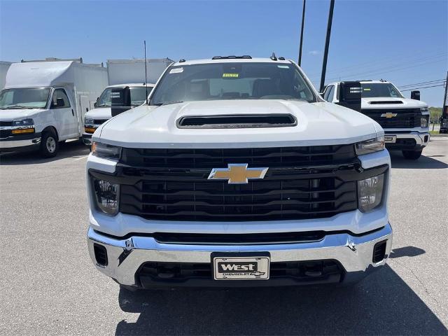 2024 Chevrolet Silverado 3500 HD CC Vehicle Photo in ALCOA, TN 37701-3235