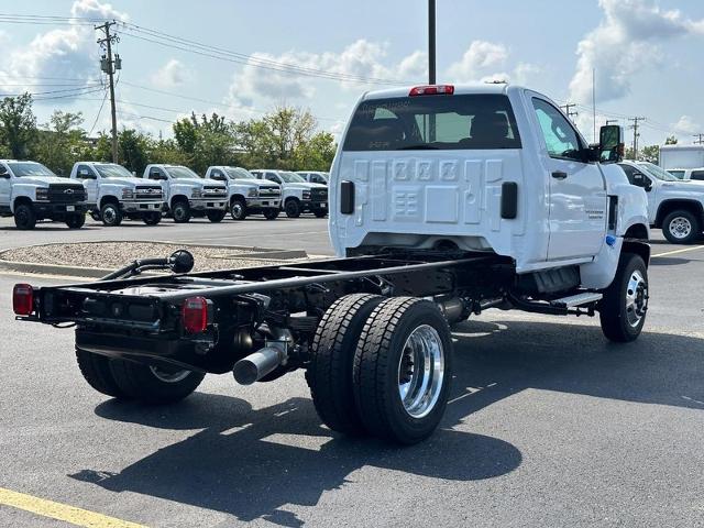 2024 Chevrolet Silverado Chassis Cab Vehicle Photo in COLUMBIA, MO 65203-3903