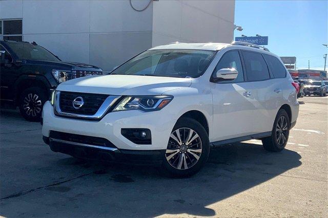 2017 Nissan Pathfinder Vehicle Photo in TOPEKA, KS 66609-0000