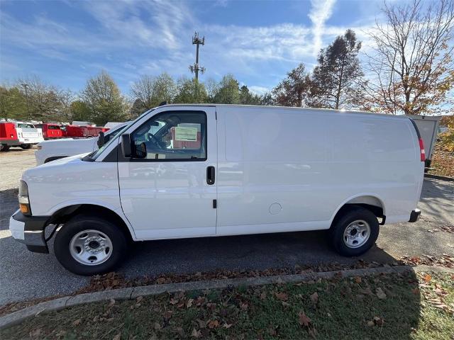 2025 Chevrolet Express Cargo 2500 Vehicle Photo in ALCOA, TN 37701-3235