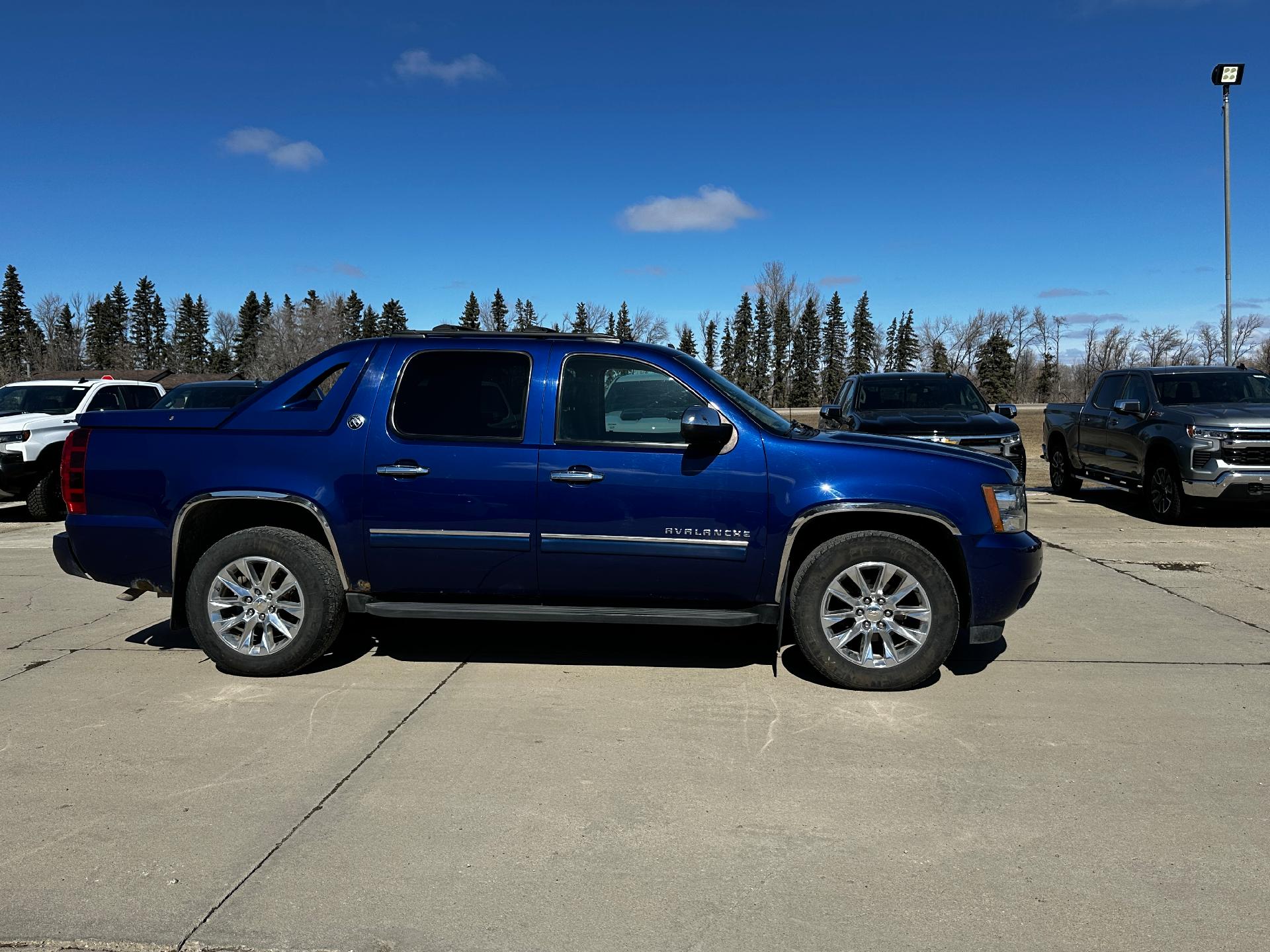 Used 2013 Chevrolet Avalanche LS with VIN 3GNTKEE72DG181301 for sale in Langdon, ND