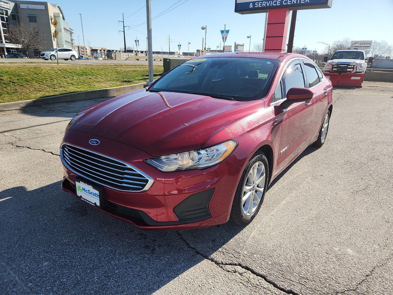 2019 Ford Fusion Hybrid Vehicle Photo in Cedar Rapids, IA 52402