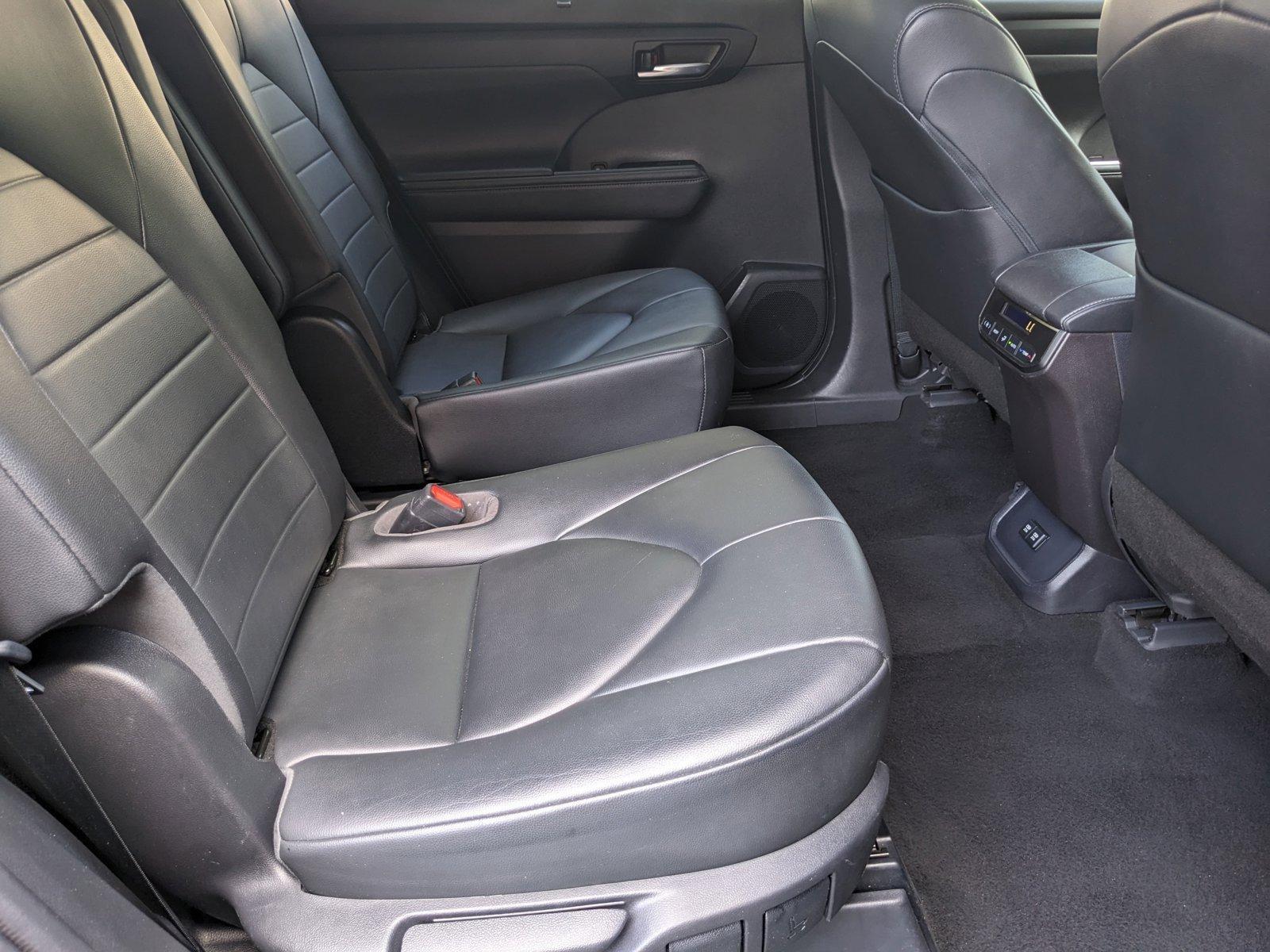 2020 Toyota Highlander Vehicle Photo in GREENACRES, FL 33463-3207