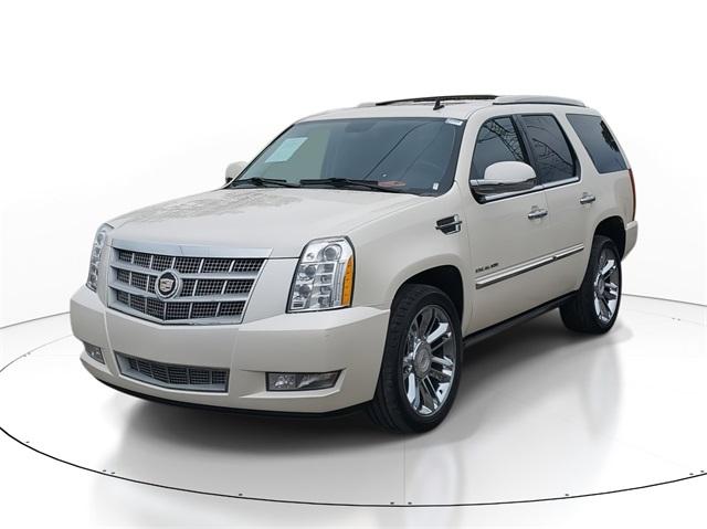 2012 Cadillac Escalade Vehicle Photo in GRAND BLANC, MI 48439-8139