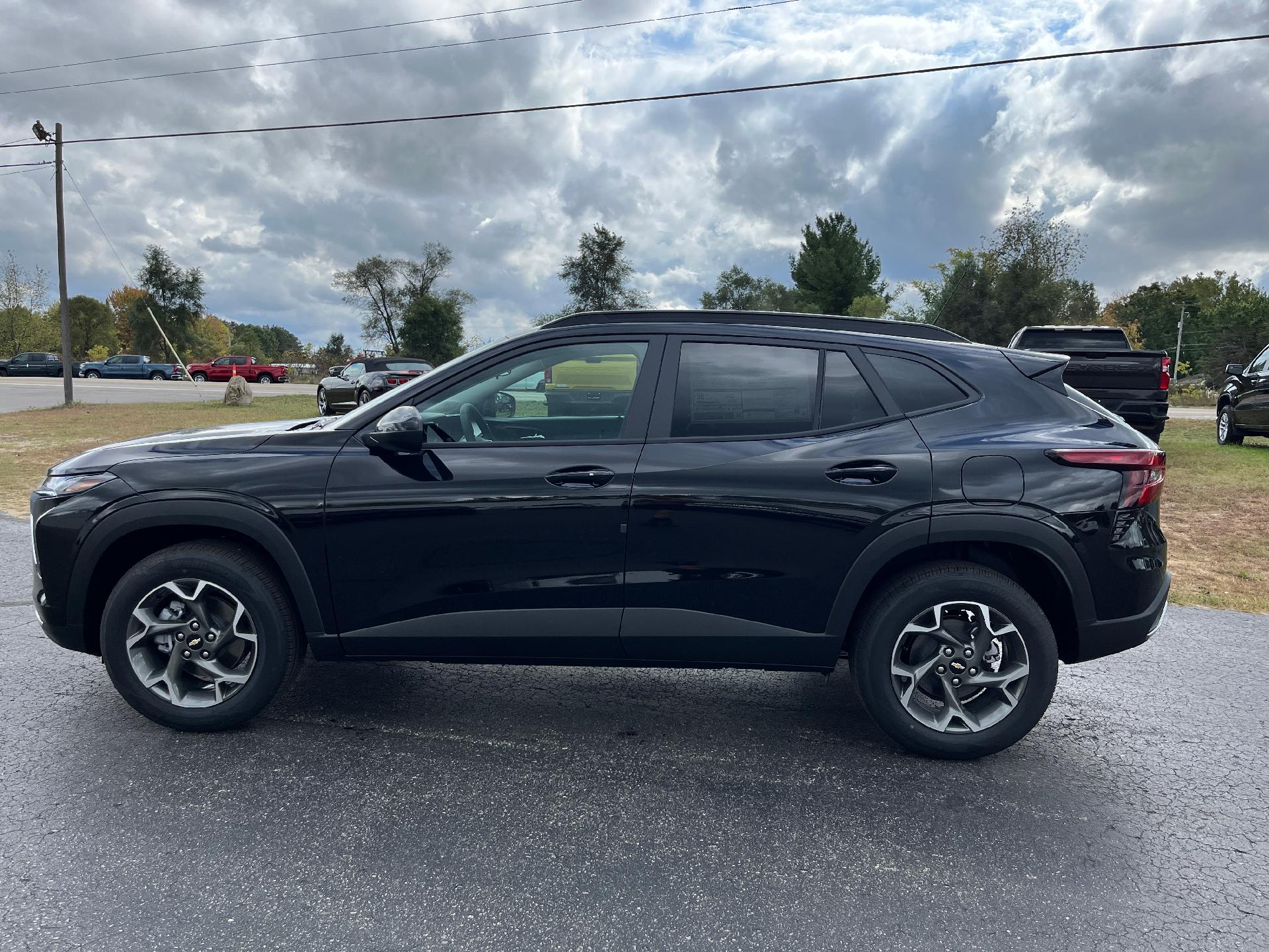 2025 Chevrolet Trax Vehicle Photo in CLARE, MI 48617-9414