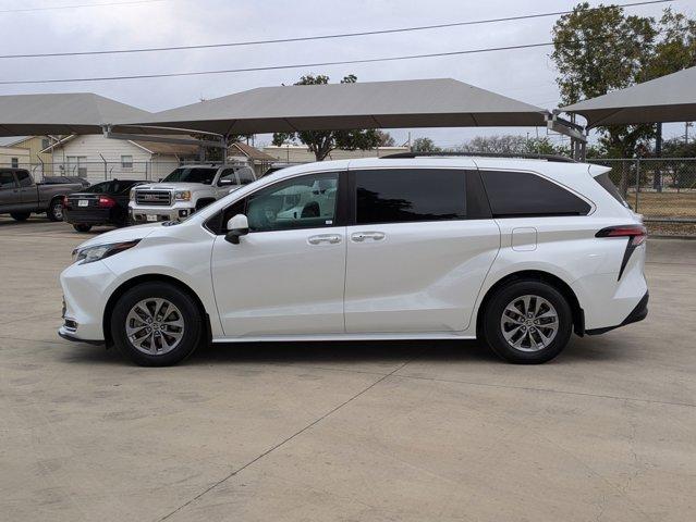 2022 Toyota Sienna Vehicle Photo in SELMA, TX 78154-1459