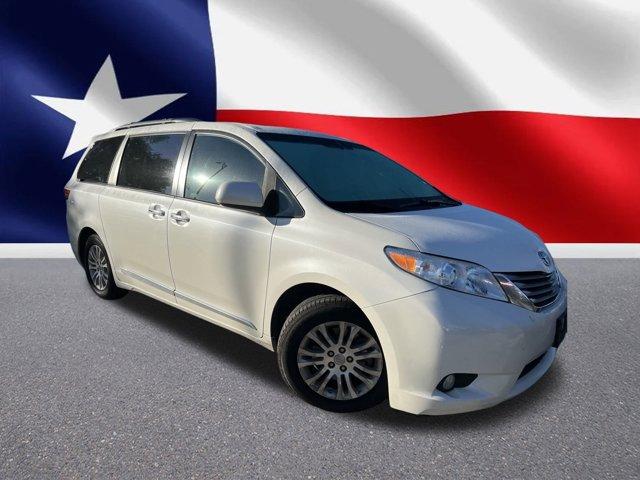 Used 2017 Toyota Sienna XLE with VIN 5TDYZ3DC5HS776969 for sale in Baytown, TX