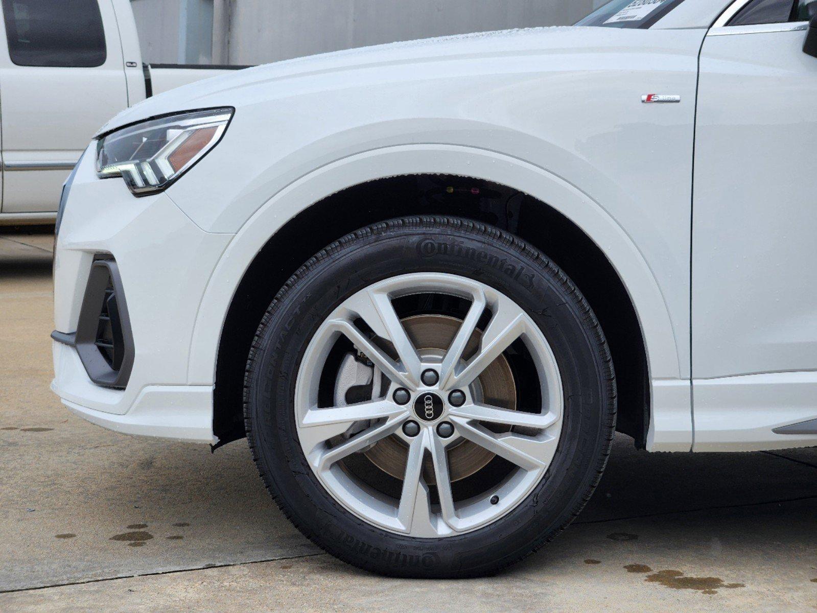 2024 Audi Q3 Vehicle Photo in SUGAR LAND, TX 77478