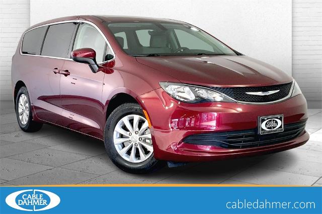 2017 Chrysler Pacifica Vehicle Photo in Lees Summit, MO 64086