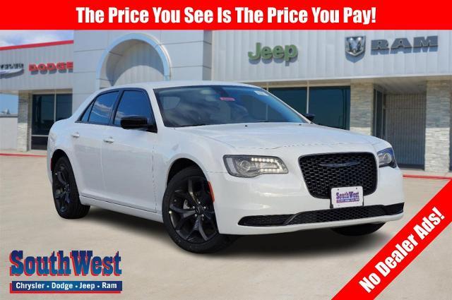 2023 Chrysler 300 Vehicle Photo in Cleburne, TX 76033