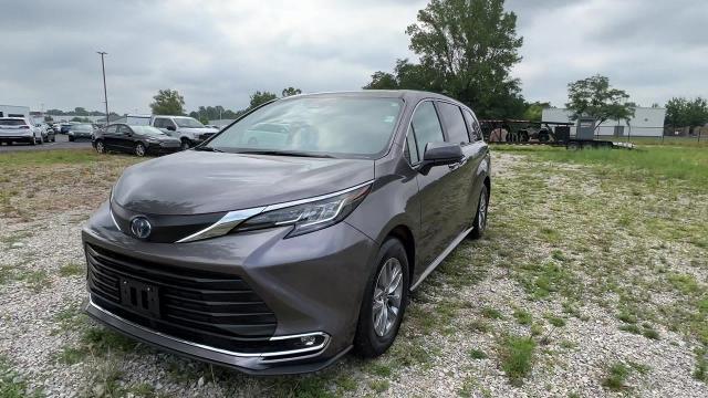 2022 Toyota Sienna Vehicle Photo in INDIANAPOLIS, IN 46227-0991