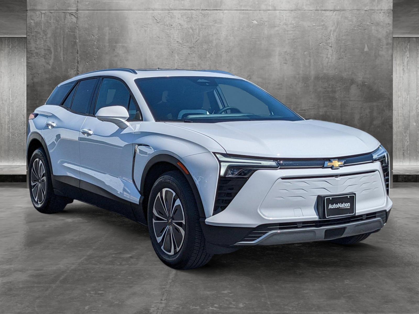 2024 Chevrolet Blazer EV Vehicle Photo in VALENCIA, CA 91355-1705