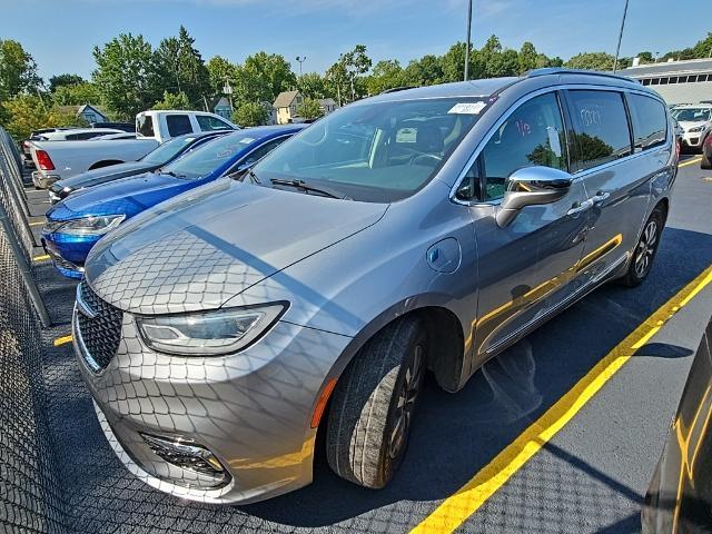 2021 Chrysler Pacifica Vehicle Photo in Akron, OH 44312