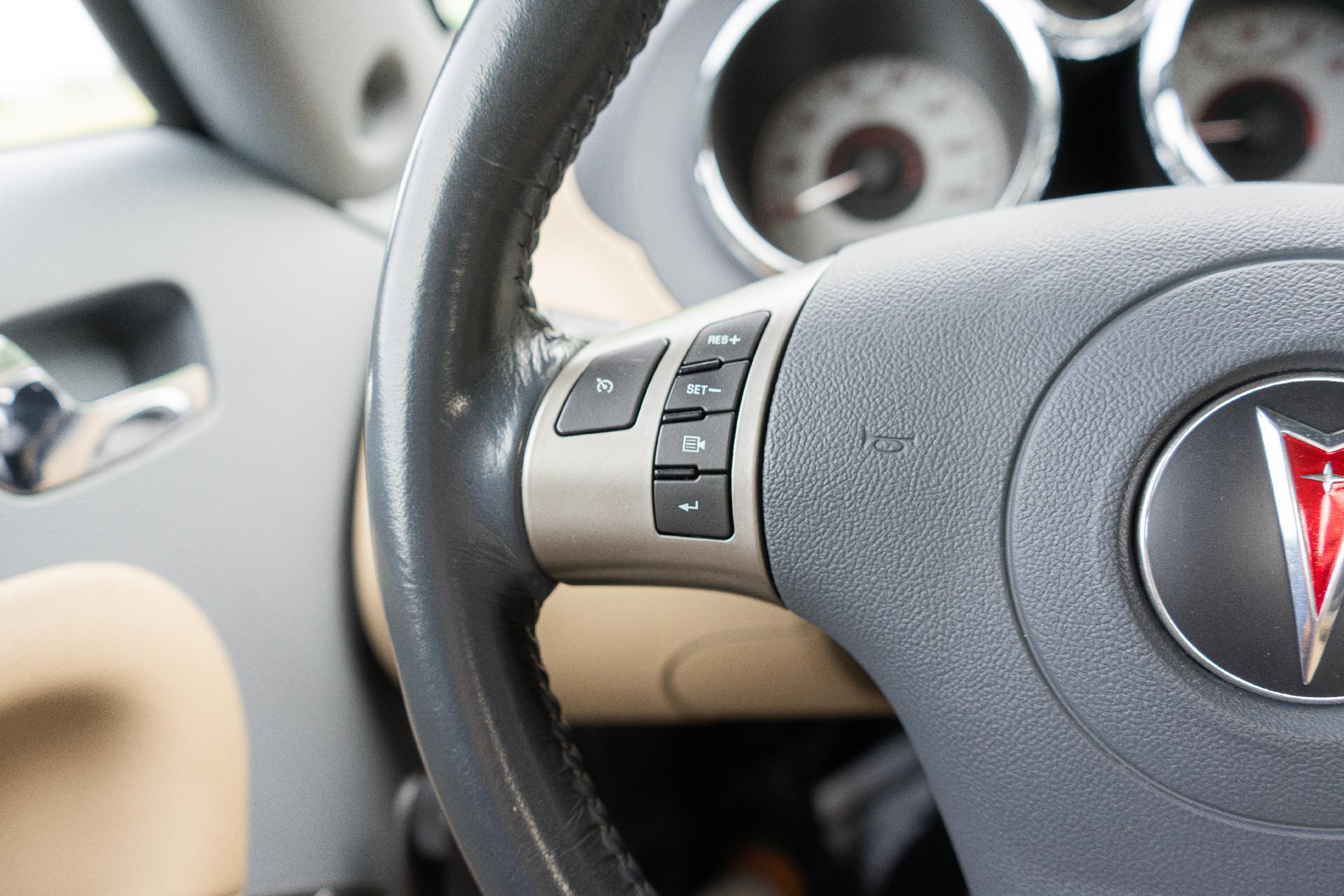 2007 Pontiac Solstice Vehicle Photo in SMYRNA, DE 19977-2874