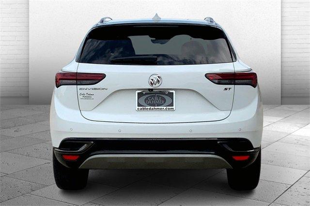 2022 Buick Envision Vehicle Photo in TOPEKA, KS 66609-0000