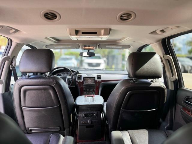 2011 Cadillac Escalade Vehicle Photo in DELRAY BEACH, FL 33483-3294