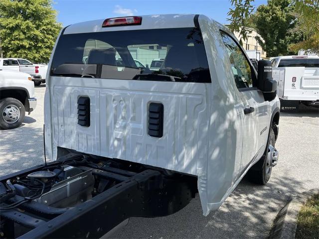 2024 Chevrolet Silverado 3500 HD Chassis Cab Vehicle Photo in ALCOA, TN 37701-3235