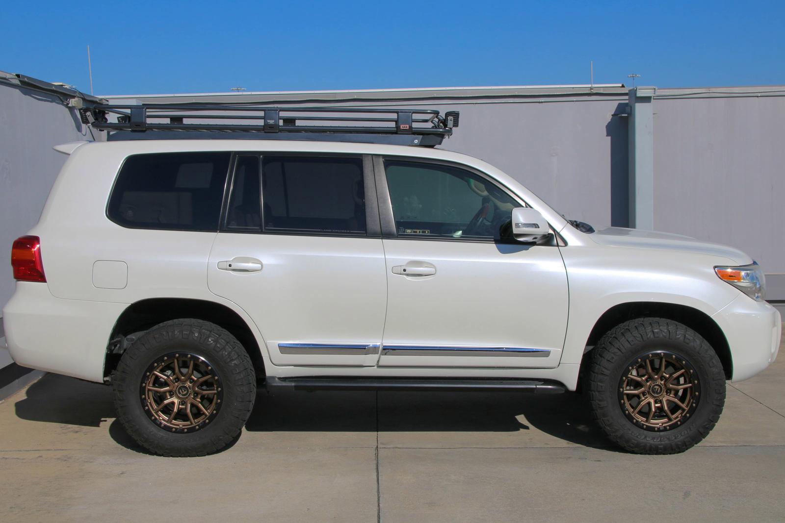 2013 Toyota Land Cruiser Vehicle Photo in SUGAR LAND, TX 77478