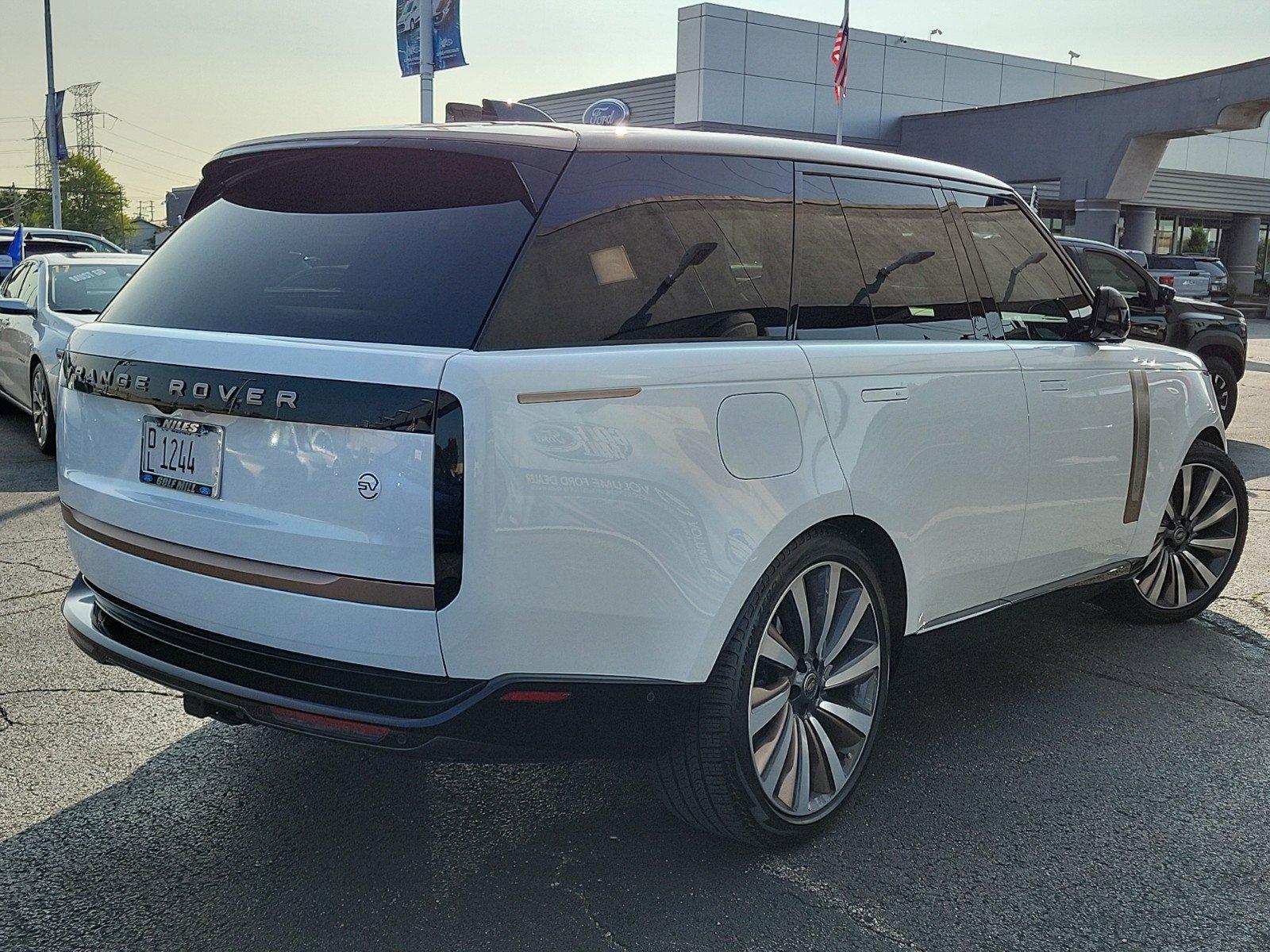 2024 Land Rover Range Rover Vehicle Photo in Saint Charles, IL 60174