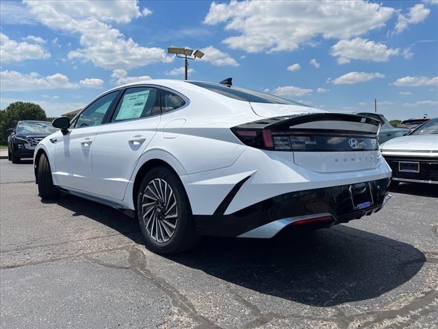 2024 Hyundai SONATA Hybrid Vehicle Photo in O'Fallon, IL 62269