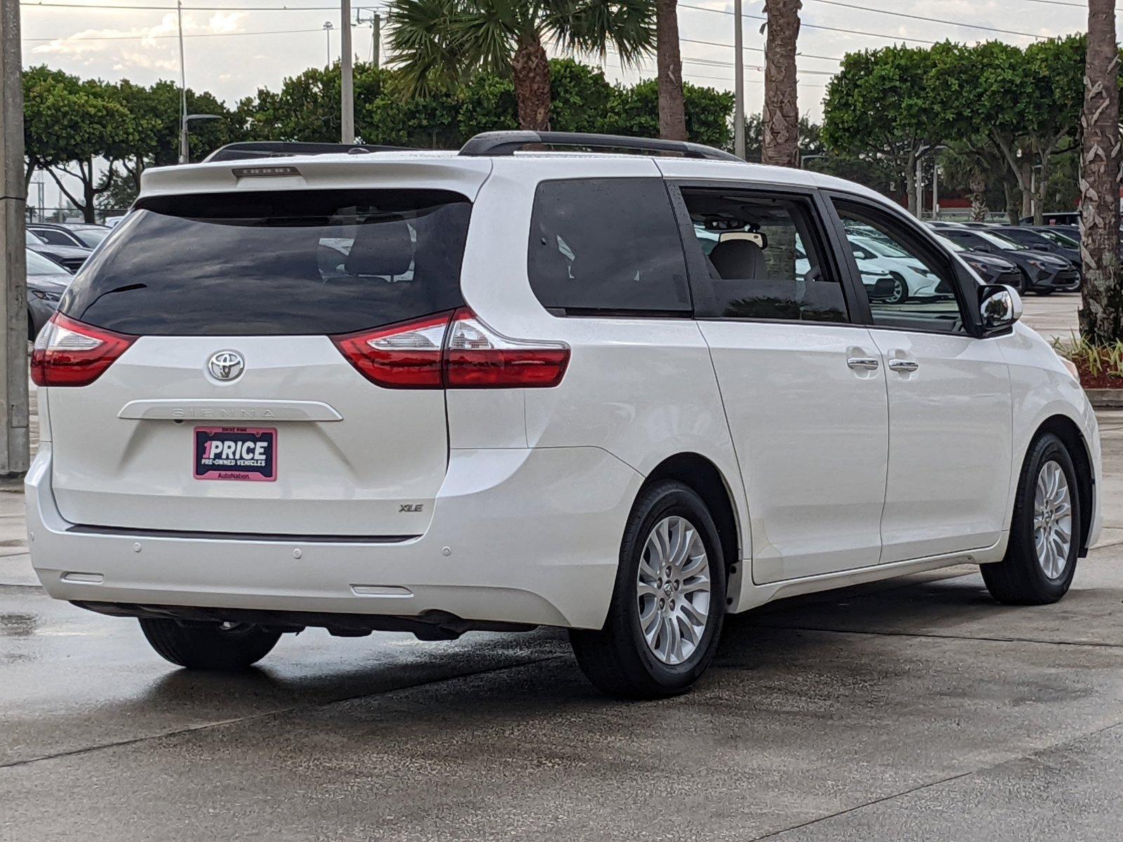 2017 Toyota Sienna Vehicle Photo in Davie, FL 33331