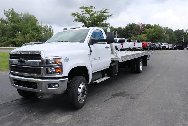 2024 Chevrolet Silverado 5500 HD Vehicle Photo in MONTICELLO, NY 12701-3853