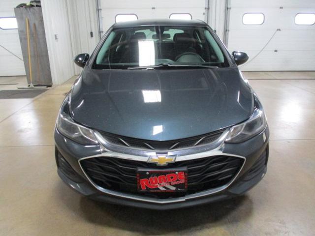 Used 2019 Chevrolet Cruze LT with VIN 3G1BE6SM6KS560302 for sale in Manchester, IA
