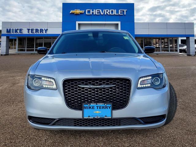 Used 2022 Chrysler 300 Touring with VIN 2C3CCAAGXNH177362 for sale in Refugio, TX