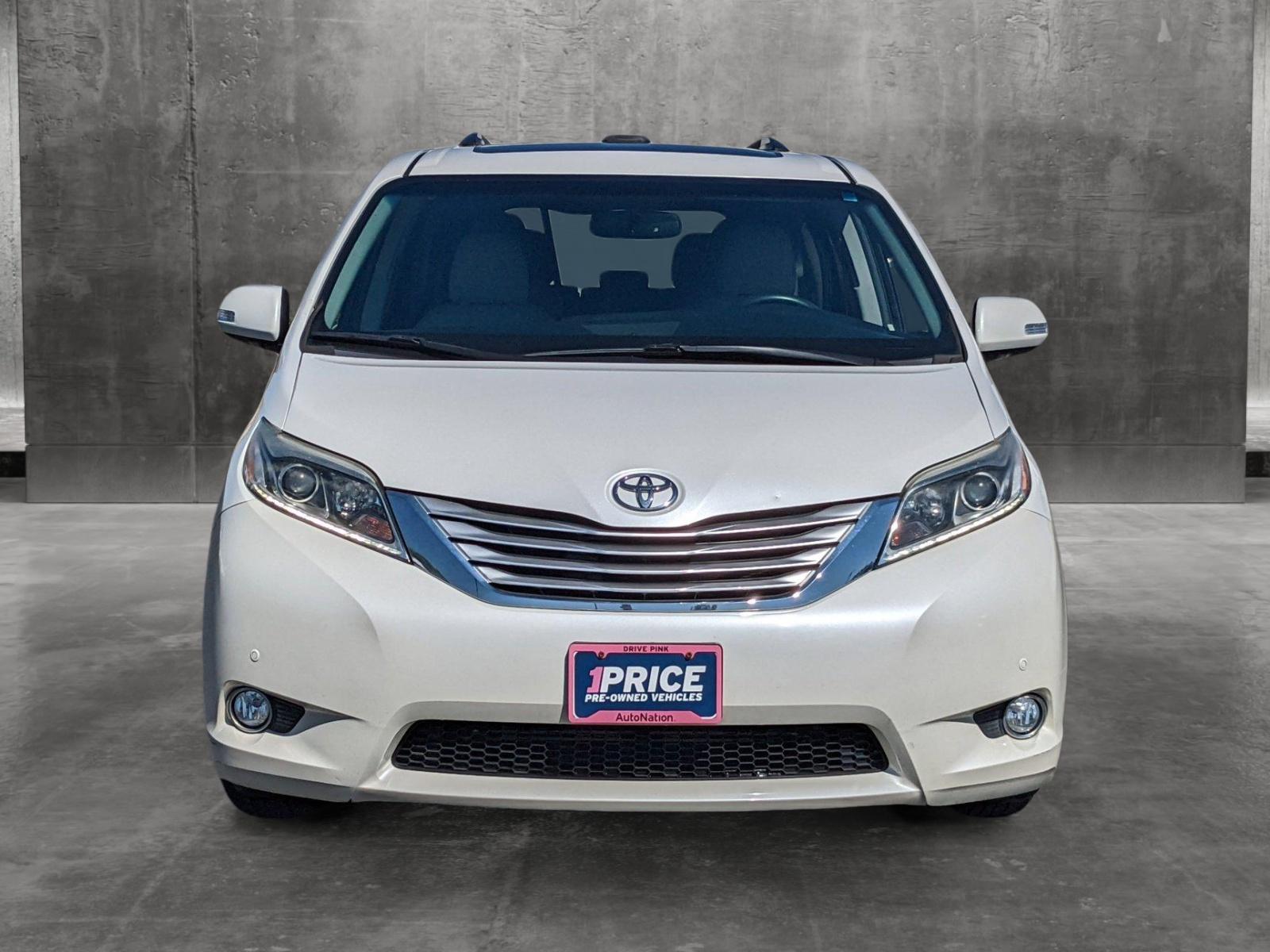 2017 Toyota Sienna Vehicle Photo in VALENCIA, CA 91355-1705