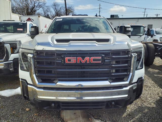 2024 GMC Sierra 3500 HD Chassis Cab Vehicle Photo in LYNDHURST, NJ 07071-2008