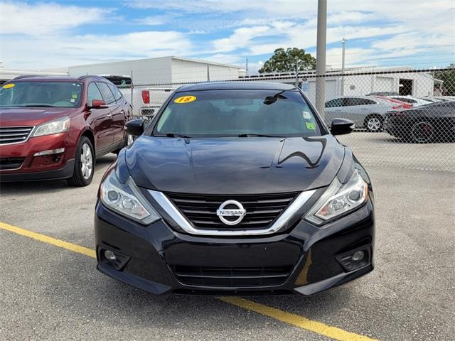 Used 2018 Nissan Altima SV with VIN 1N4AL3AP8JC221585 for sale in Saint Petersburg, FL