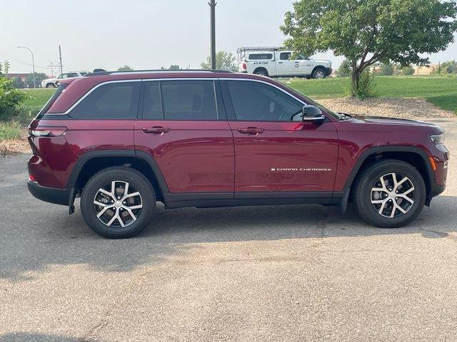 2024 Jeep Grand Cherokee Vehicle Photo in GREELEY, CO 80634-4125