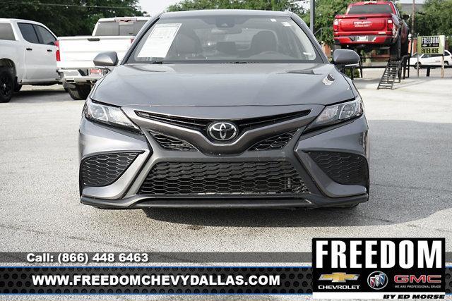 Used 2022 Toyota Camry SE with VIN 4T1G11AK1NU664675 for sale in Dallas, TX