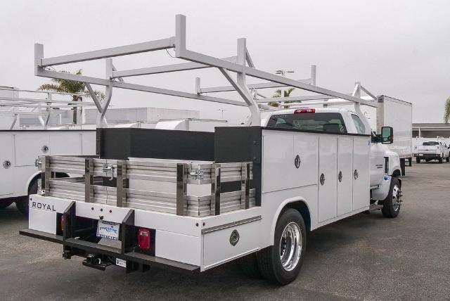 2023 Chevrolet Silverado Chassis Cab Vehicle Photo in VENTURA, CA 93003-8585