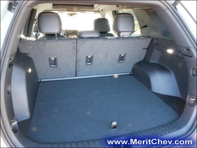 2025 Chevrolet Equinox Vehicle Photo in MAPLEWOOD, MN 55119-4794