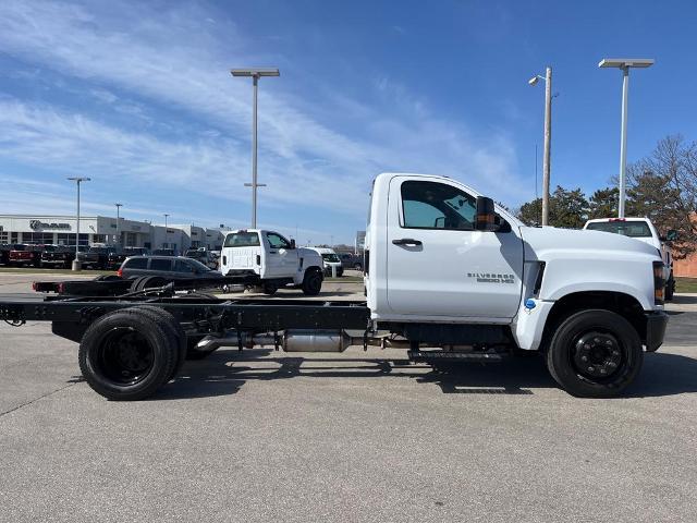 2023 Chevrolet Silverado 5500 HD Vehicle Photo in GREEN BAY, WI 54302-3701