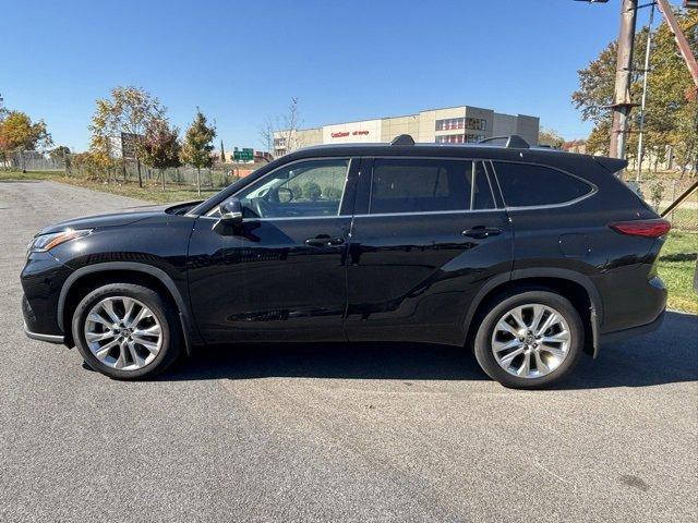 2020 Toyota Highlander Vehicle Photo in Willow Grove, PA 19090