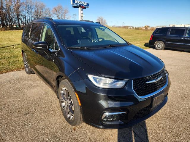 2022 Chrysler Pacifica Vehicle Photo in Kaukauna, WI 54130