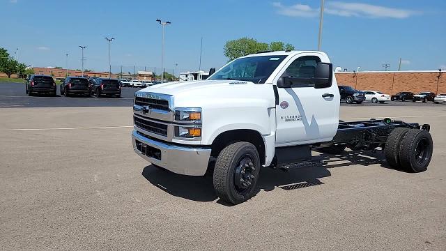 2024 Chevrolet Silverado Chassis Cab Vehicle Photo in JOLIET, IL 60435-8135