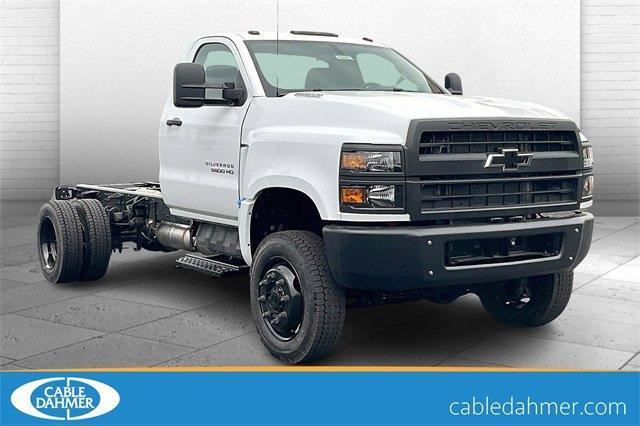 2024 Chevrolet Silverado 5500 HD Vehicle Photo in INDEPENDENCE, MO 64055-1314