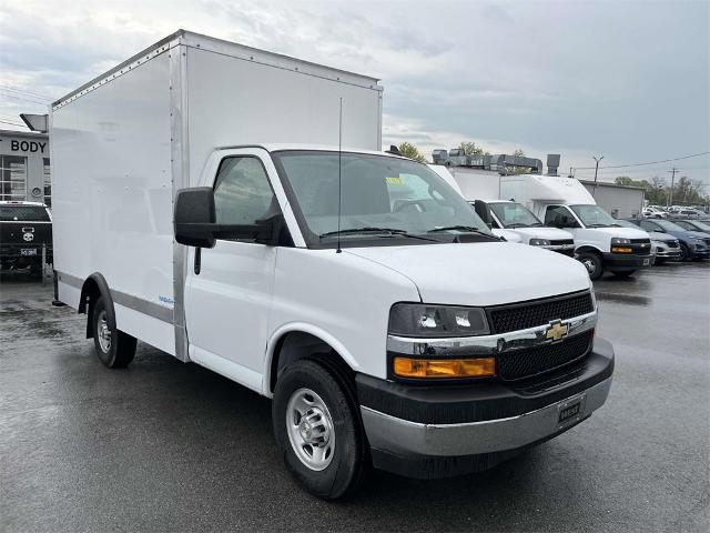 2023 Chevrolet Express Cutaway 3500 Vehicle Photo in ALCOA, TN 37701-3235