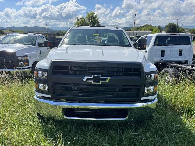 2023 Chevrolet Silverado 5500 HD Vehicle Photo in ALCOA, TN 37701-3235