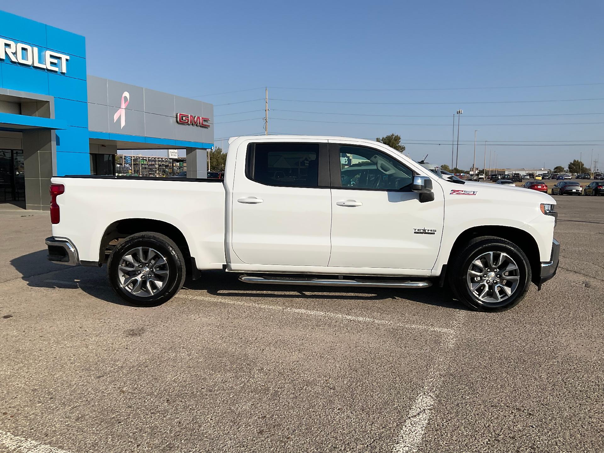 Used 2020 Chevrolet Silverado 1500 LT with VIN 1GCUYDEDXLZ186479 for sale in Ponca City, OK