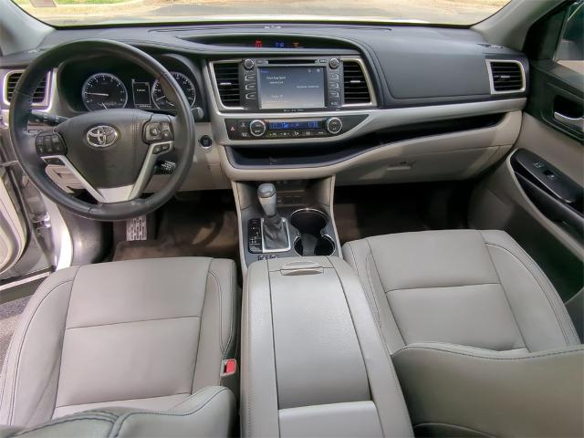 2017 Toyota Highlander Vehicle Photo in ALBERTVILLE, AL 35950-0246