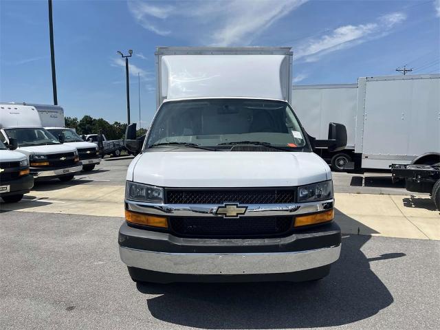 2024 Chevrolet Express Cutaway 3500 Vehicle Photo in ALCOA, TN 37701-3235