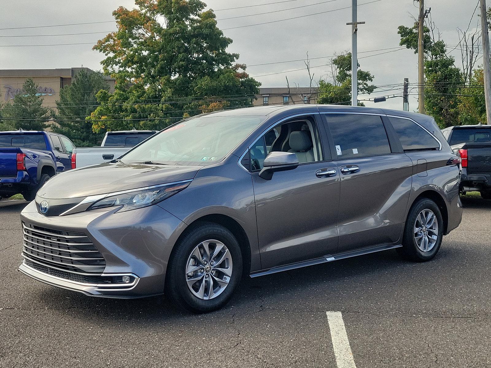 2024 Toyota Sienna Vehicle Photo in Trevose, PA 19053