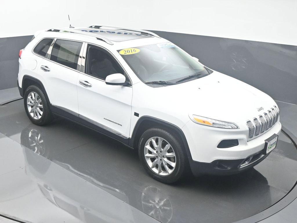 2016 Jeep Cherokee Vehicle Photo in Cedar Rapids, IA 52402