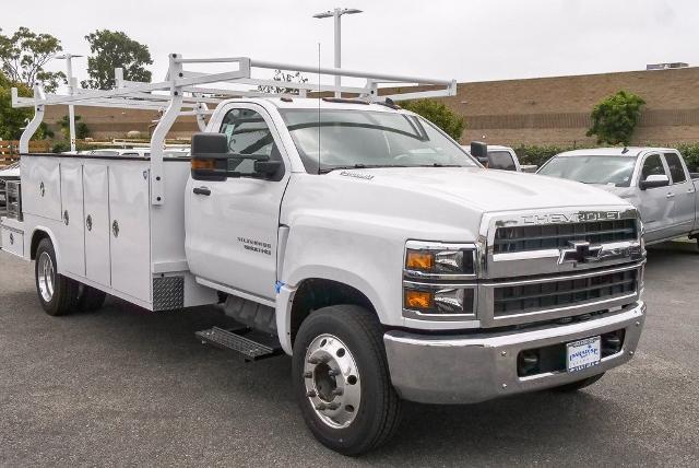 2023 Chevrolet Silverado Chassis Cab Vehicle Photo in VENTURA, CA 93003-8585