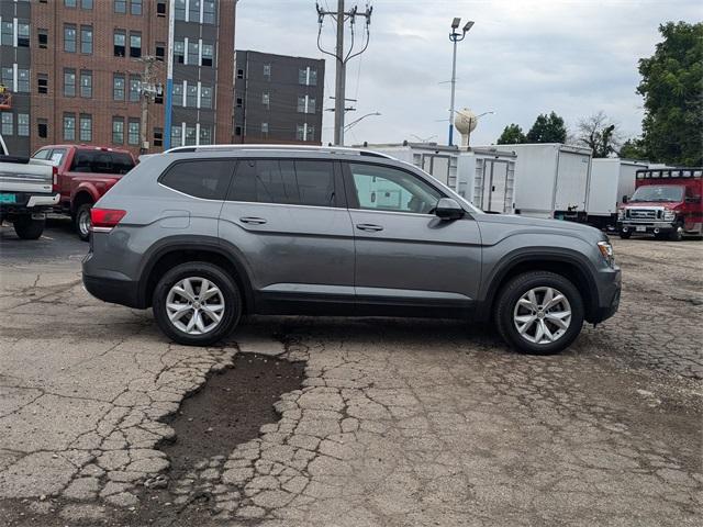 Used 2018 Volkswagen Atlas SE with VIN 1V2KR2CAXJC572660 for sale in Roselle, IL